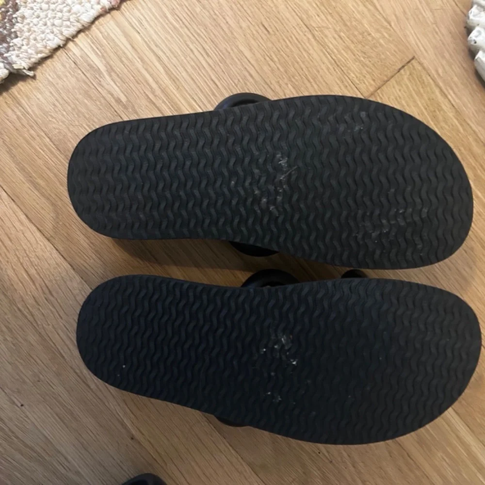 Jonathan Simkhai Lupita padded leather sandals - Picture 3 of 4